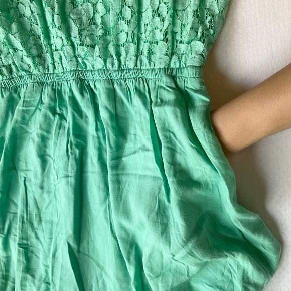 SO Women Dress size M Mint Green Lace Sleeveless Screw Neck KneeLength - Picture 10 of 11